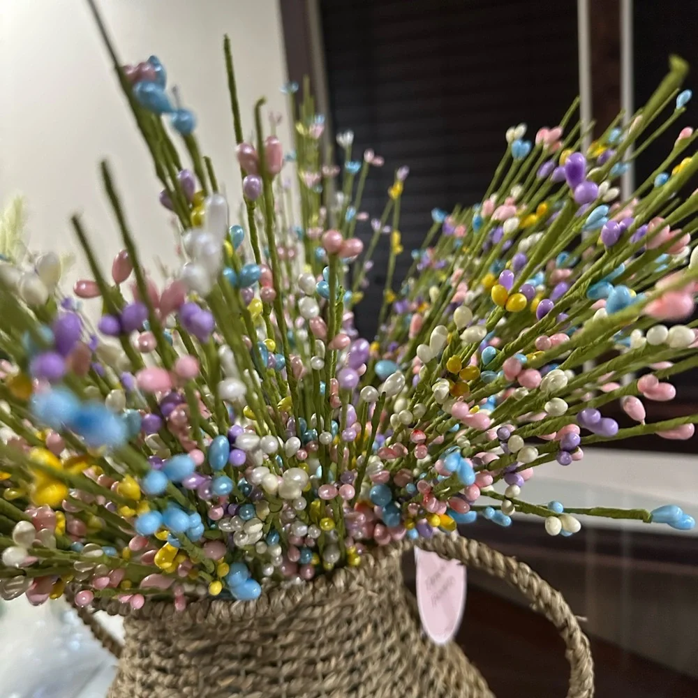 🌸New rattan banquet with Multicolor Floral Accents